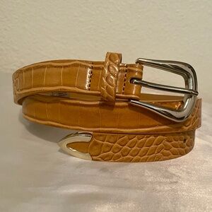 Old Navy Faux Leather XS - S Belt with gold Buckle New without Tags